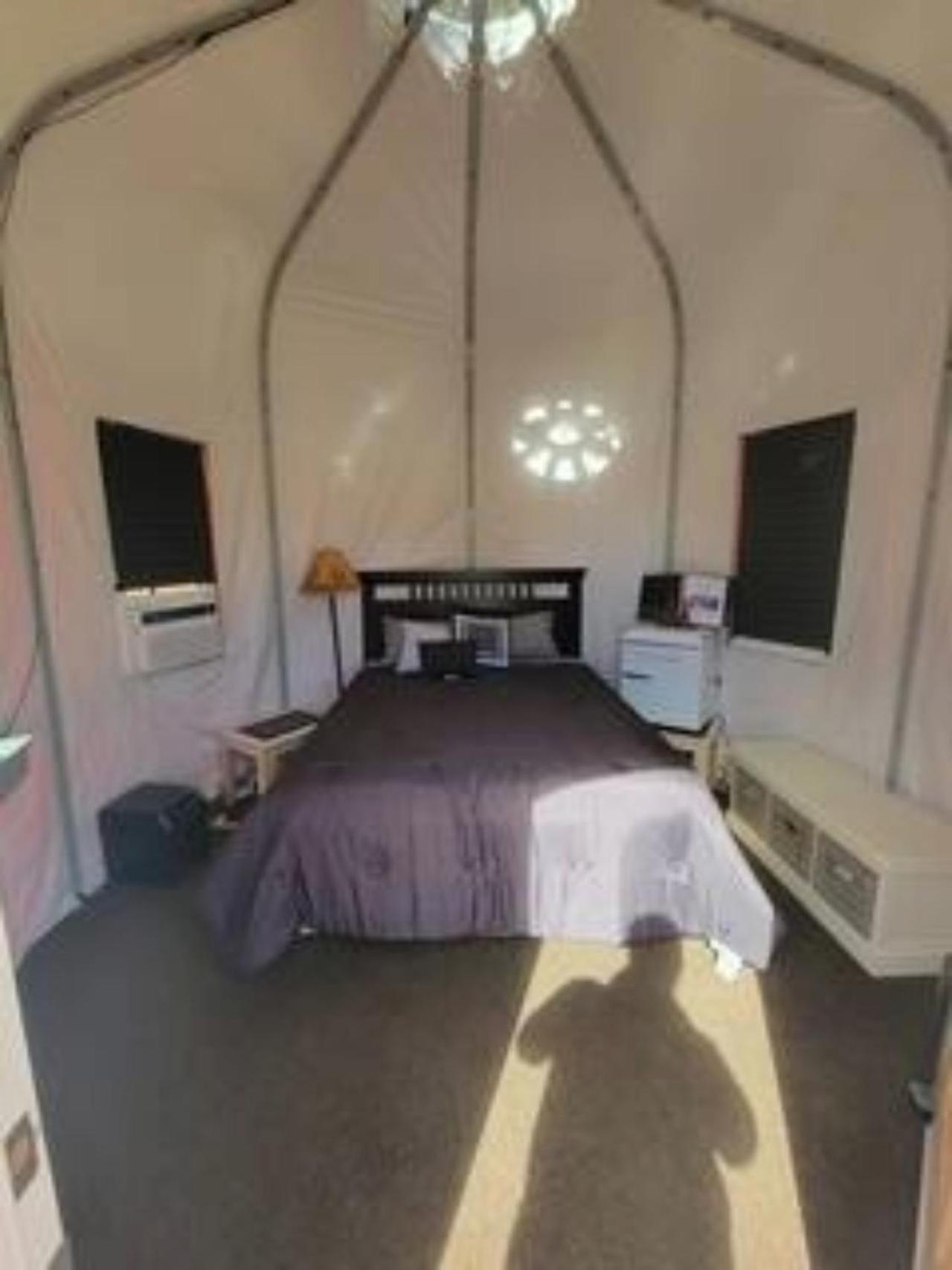 Crazy Horse - 1 Camping *
